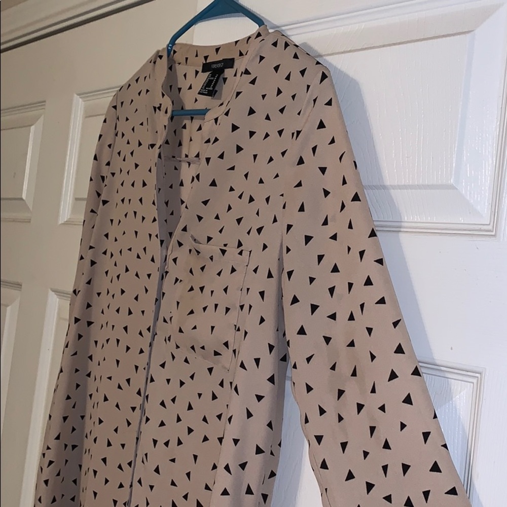 🌺Tan Long Sleeve Button Down Blouse🌺